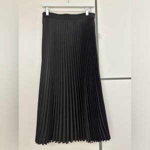 H&M Black Pleated Midi Skirt